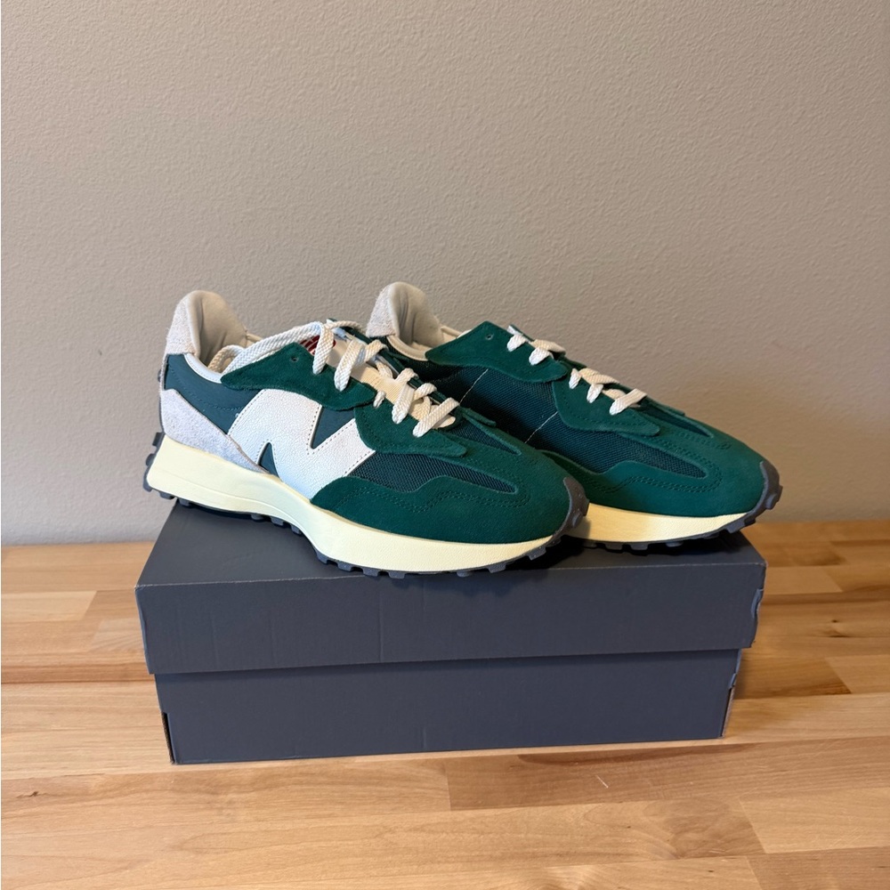 New in box- New Balance 327